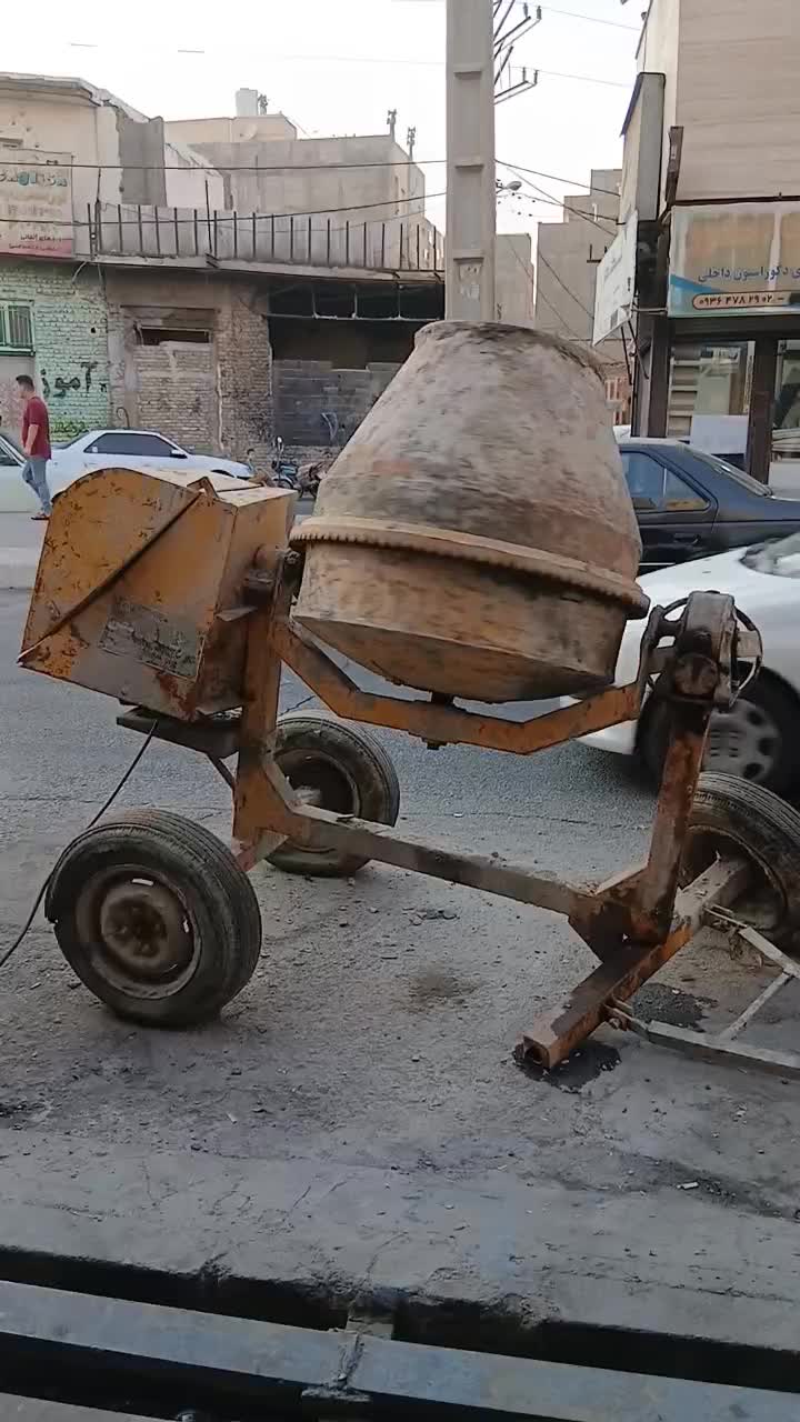 بتونیر ۳۰۰لیتری دینام ۴اسب موتوژن تبریز|ماشین‌آلات صنعتی|تهران, استخر|دیوار
