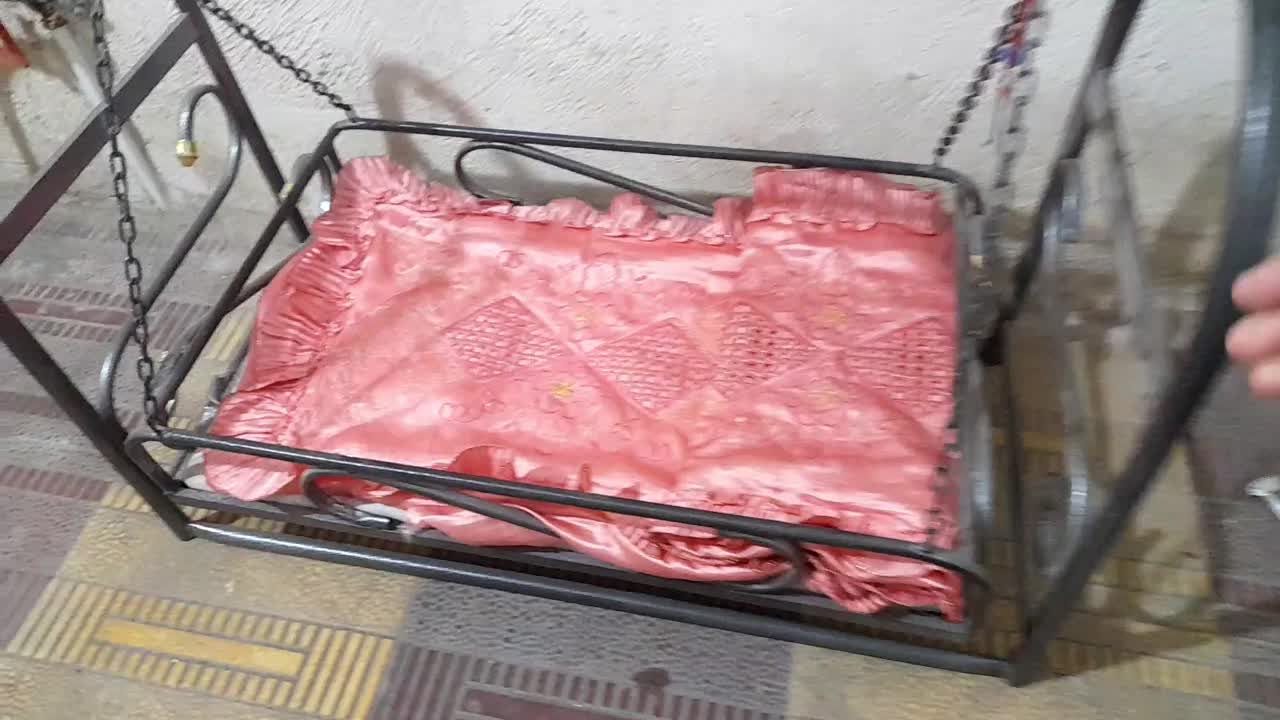 گهواره یا لندو|تخت و صندلی بچه|همدان, |دیوار