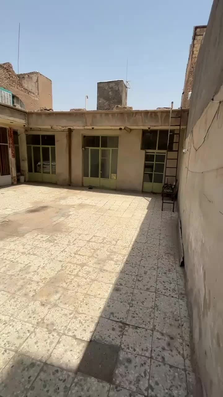 ویلایی دورشهر ۱۸۰متر قدیمی|فروش خانه و ویلا|قم, دورشهر|دیوار