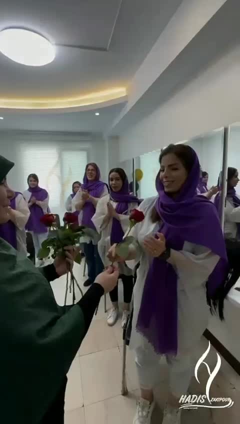 آموزش میکاپ کوتاهی شنیون رنگ ومش ناخن مژه رنگولایت|خدمات آرایشگری و زیبایی|تهران, صادقیه|دیوار