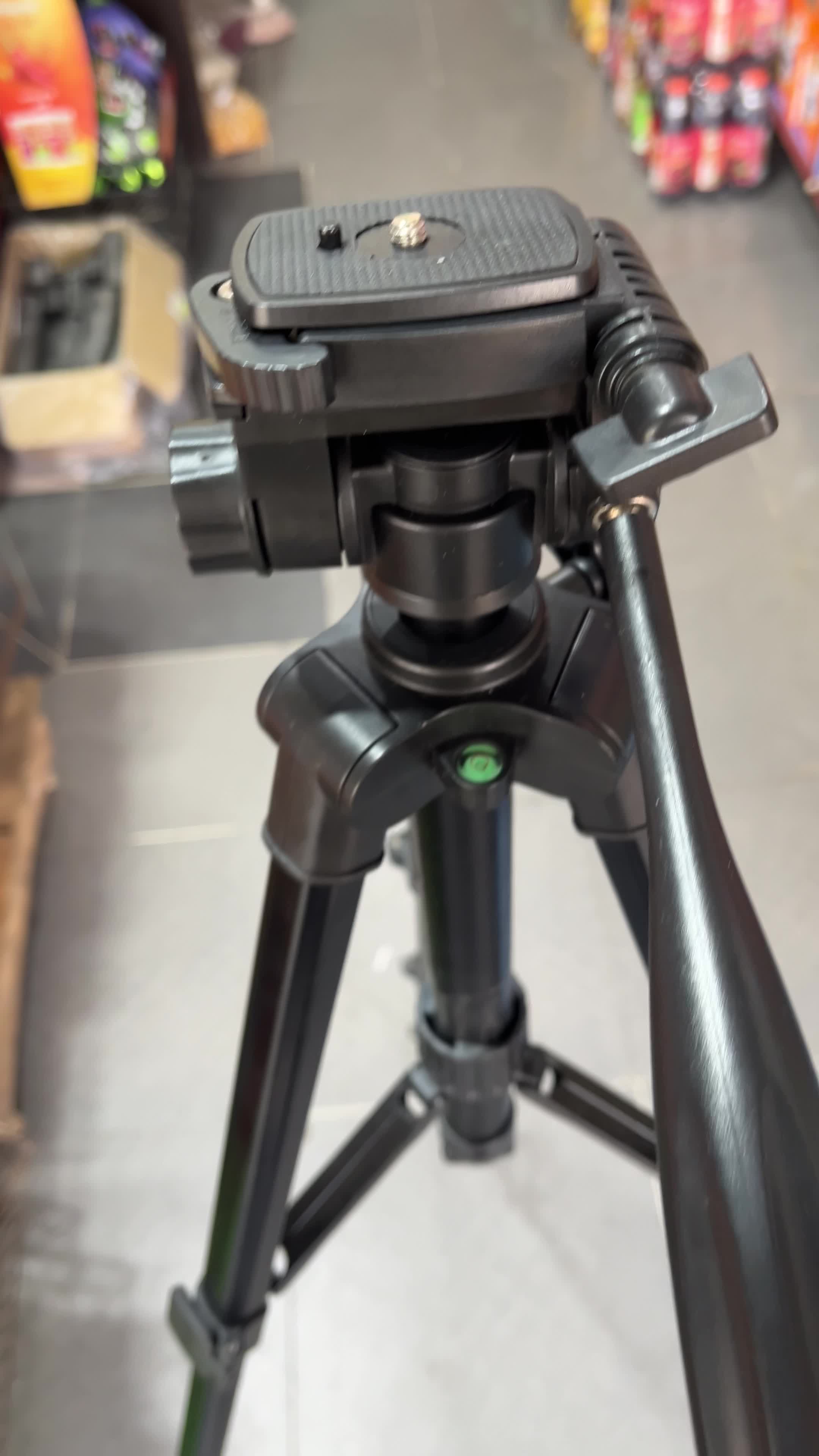 پایه دوربین عکاسی|دوربین عکاسی و فیلم‌برداری|رشت, سعدی (تختی)|دیوار