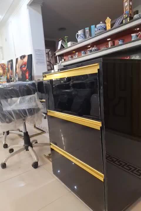 تجهیزات کامل آرایشگاه کوچک|آرایشگاه و سالنهای زیبایی|یزد, |دیوار