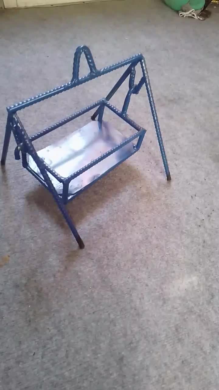 گهواری اهنی کوچک|اسباب و اثاث بچه|سمنان, |دیوار