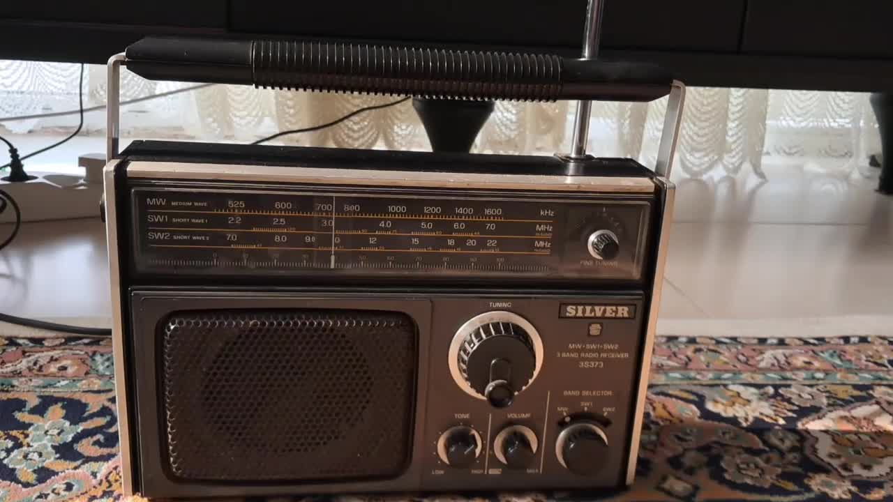 رادیو قدیمی سیلور ژاپن|کلکسیون اشیاء عتیقه|رشت, استادسرا|دیوار