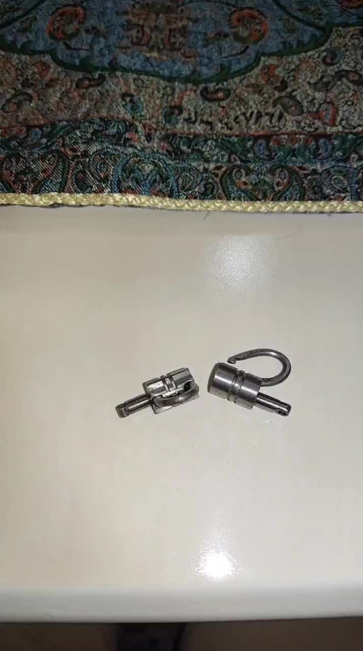 قفل مینیاتوری فولادی آنتیک کلکسیونی زیبا کمیاب نو|کلکسیون و سرگرمی|اصفهان, ناژوان|دیوار