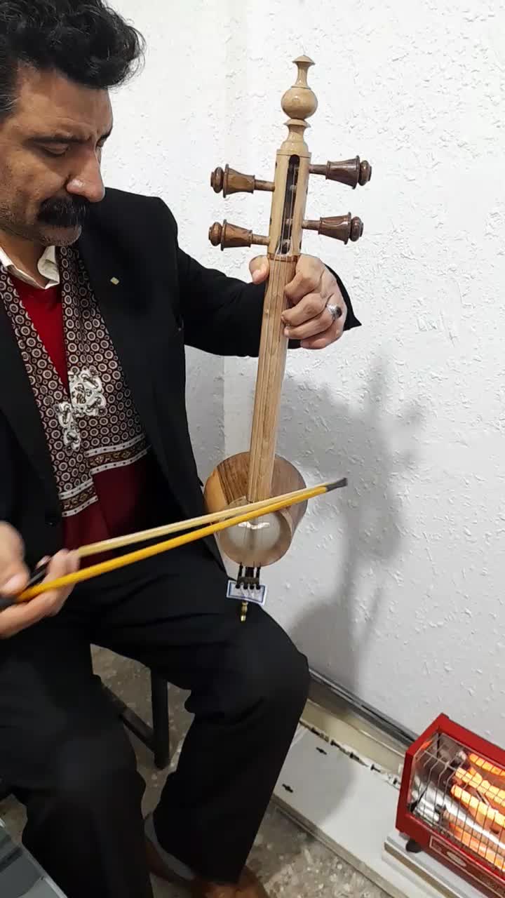 کمانچه آک آک|سازهای سنتی|خرمآباد, |دیوار