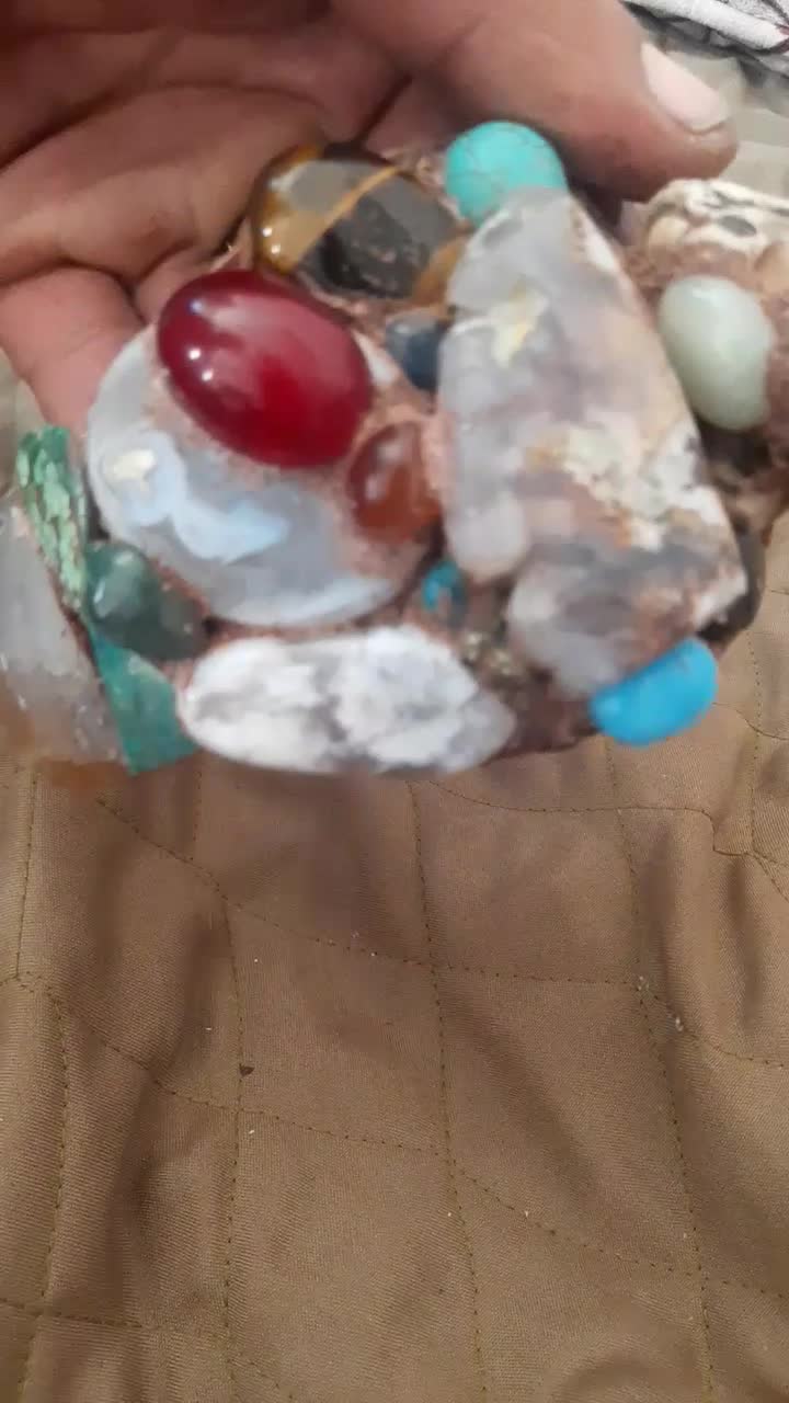 بازو بند پهلوانی|جواهرات|گلبهار, شهر جدید گلبهار|دیوار