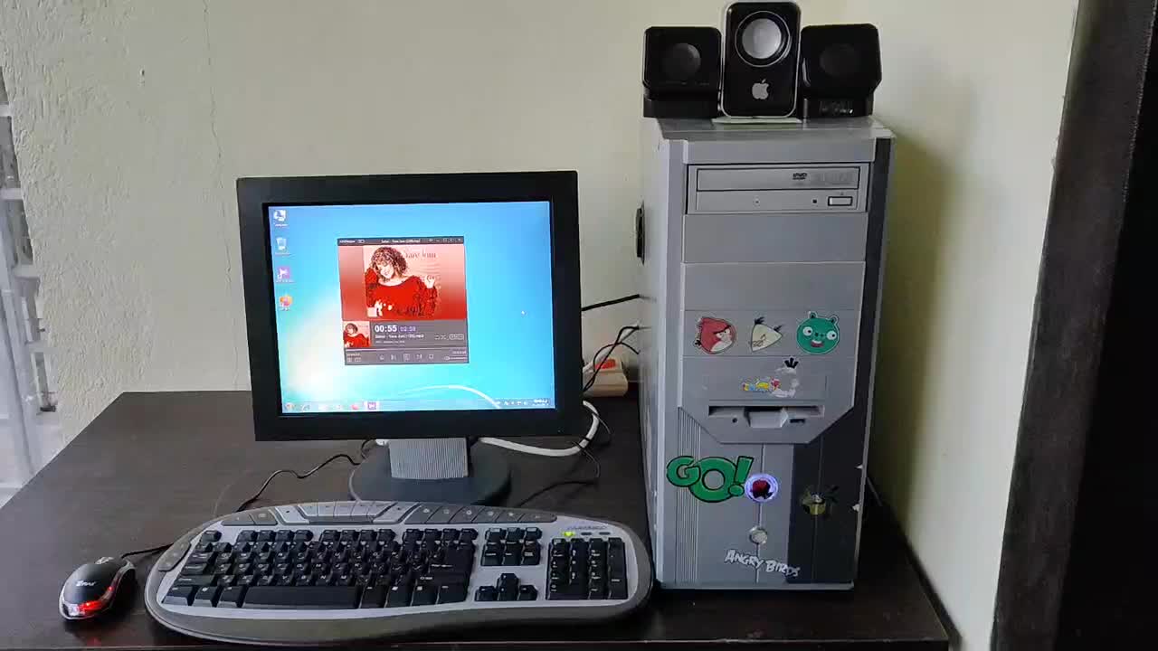 کامپیوتر ۵۲۰۰ با رم ۴ ddr2 هارد ۳۲۰ و گرافیک ۱|رایانه رومیزی|چالوس, |دیوار