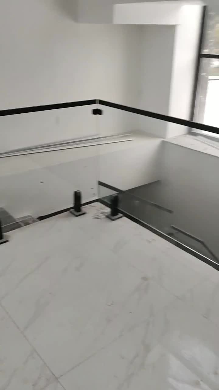 اجرا نرده شیشه ای سکوریت و لمینیت|خدمات پیشه و مهارت|آمل, |دیوار