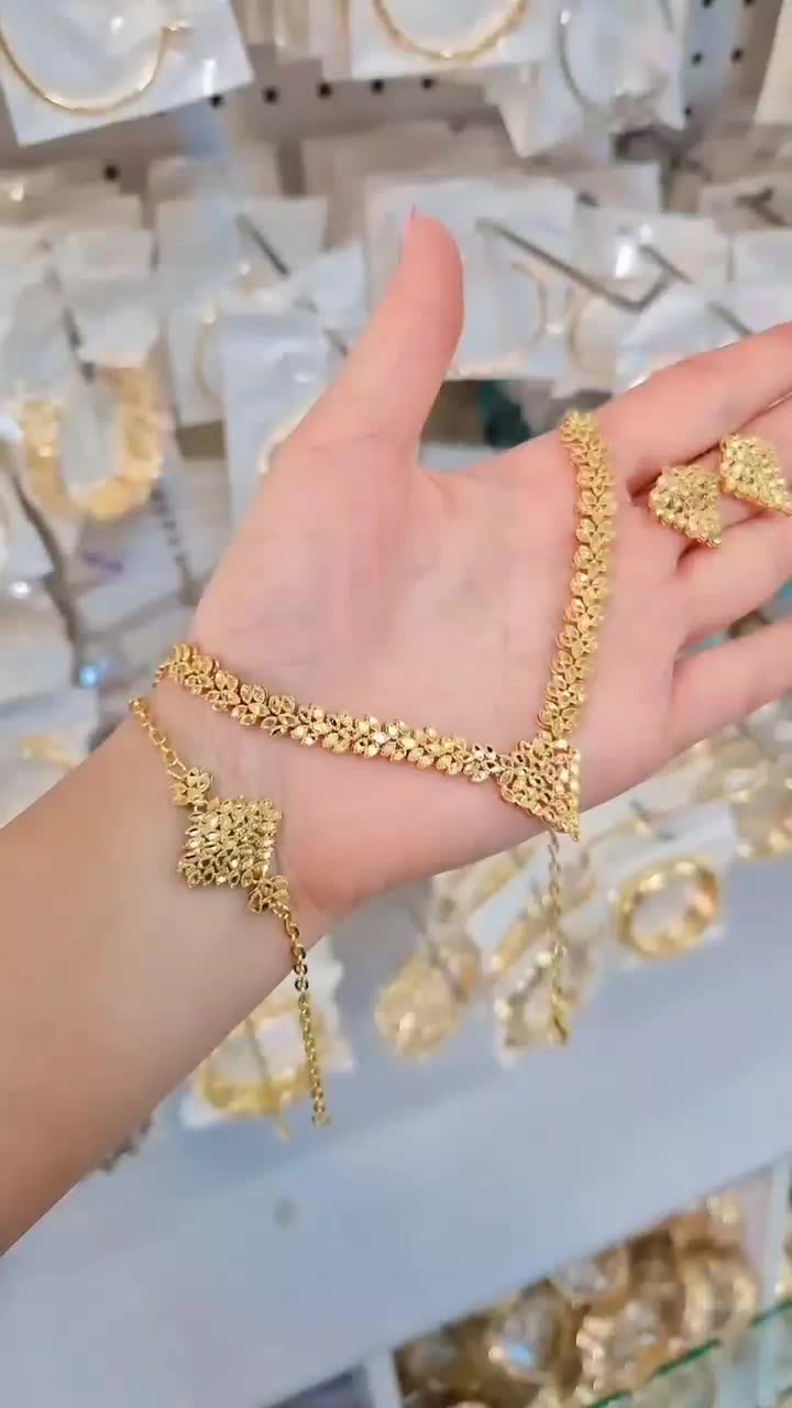 سرویس و النگوهای بسیار خوش قیمت و مشابه طلا|بدلیجات|اصفهان, کوی امام|دیوار