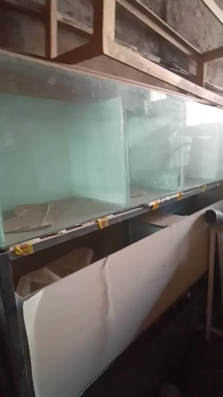 آکواریوم با پایه و وان ۲۲۰۰ لیتری|ماهی|خمینی‌شهر, |دیوار