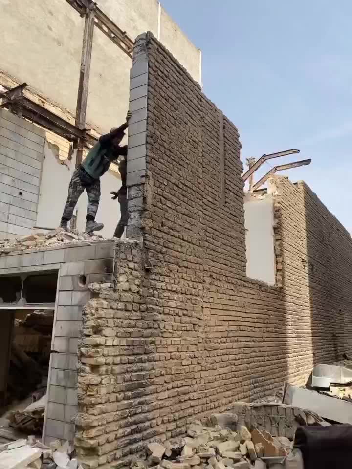 تخریب سازها کارخانه پیاده روسختمان ازصفرتاصد|خدمات پیشه و مهارت|دوگنبدان, |دیوار