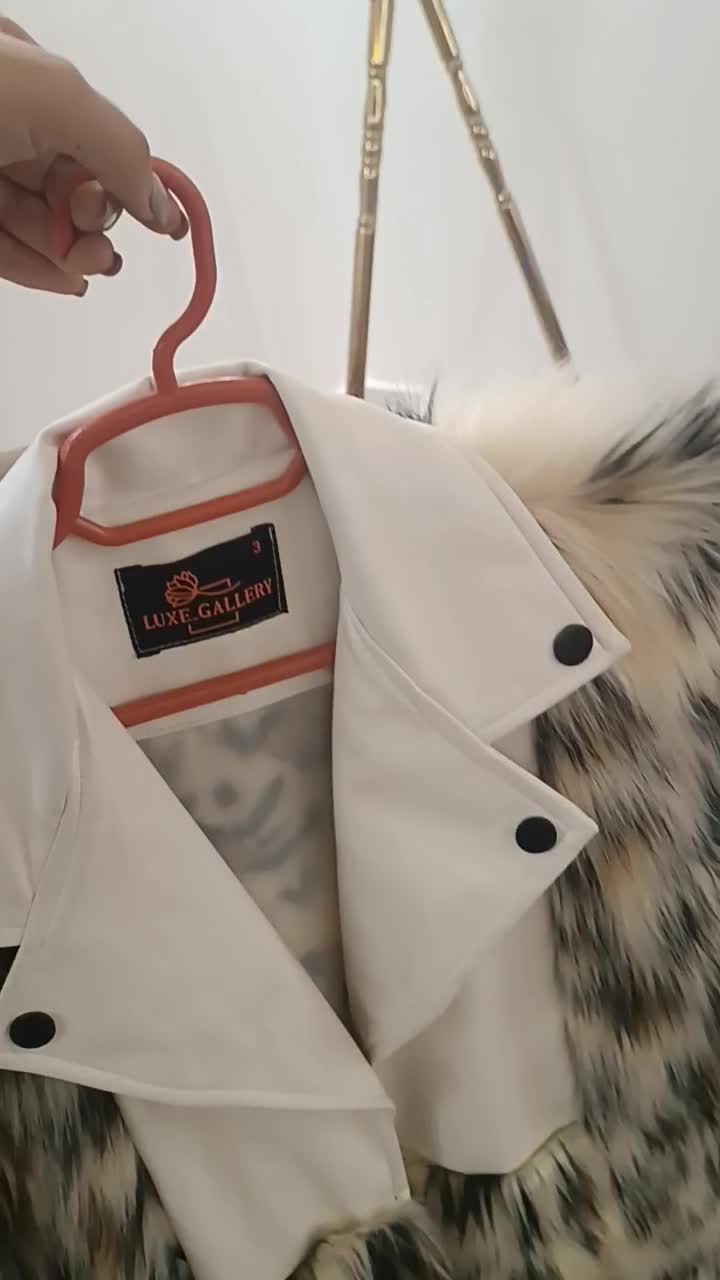 لباس|لباس|تربتحیدریه, آغوی|دیوار