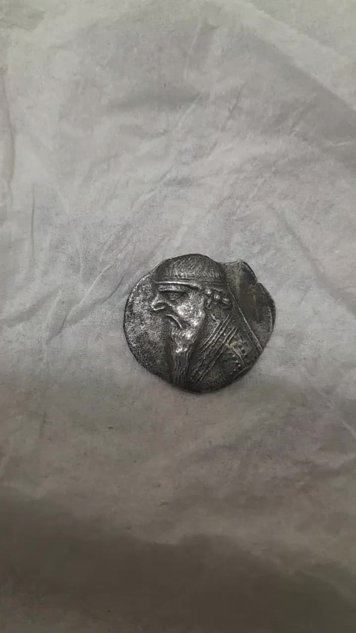 سکه ی نقره ی مهرداد اشکانی|کلکسیون سکه، تمبر، اسکناس|ماکو, |دیوار