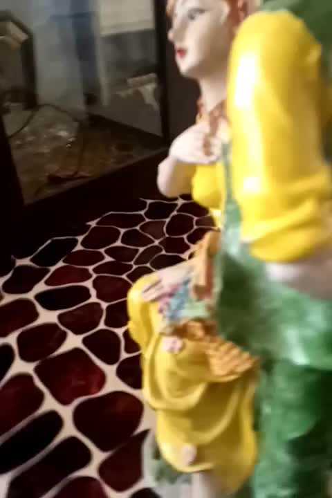 همه نو هستن بدونه لب پری|مجسمه، تندیس، ماکت|ورامین, ورامین|دیوار