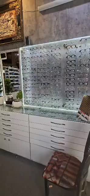 دکوراسیون لوازم ارایشی و ساعت و عینک و...|فروشگاه و مغازه|اصفهان, ملک‌شهر|دیوار