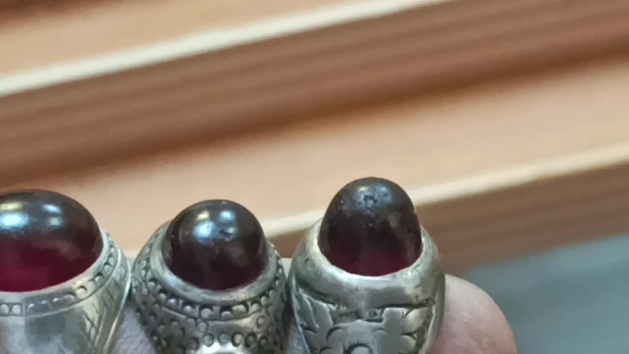 انگشتر سرخ سیاه|کلکسیون اشیاء عتیقه|اندیمشک, |دیوار