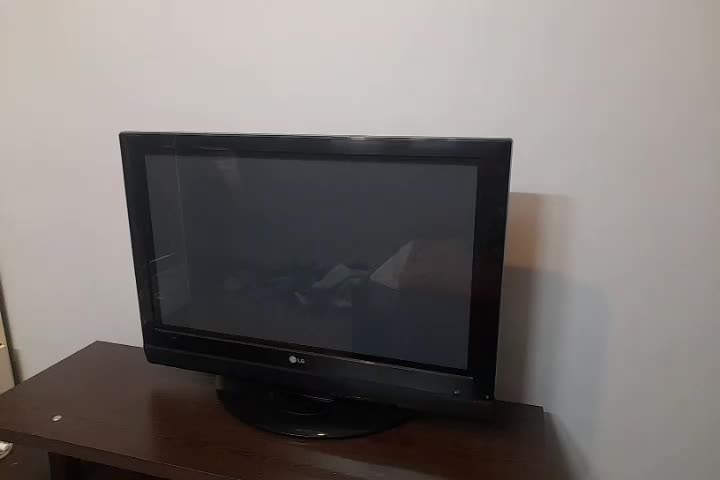 تلویزیون ال سی دی ۳۲ اینچ|تلویزیون و پروژکتور|همدان, |دیوار