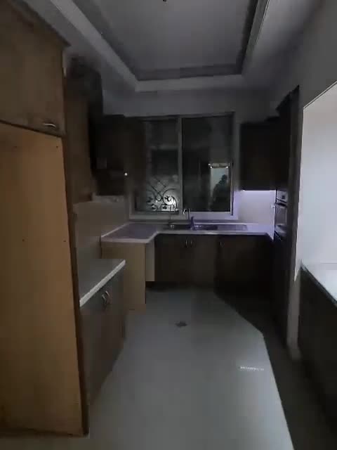 واحد ۱۷۲ متری سه خواب مستر بسیار خوش نقشه در فرشته