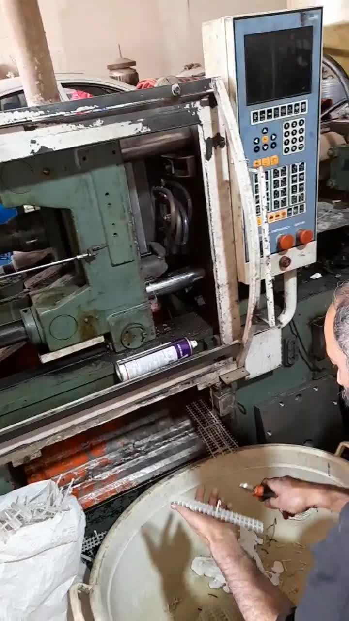 دستگاه تزریق پلاستیک و کمپرسور باد|ماشین‌آلات صنعتی|قم, کاسه گران|دیوار