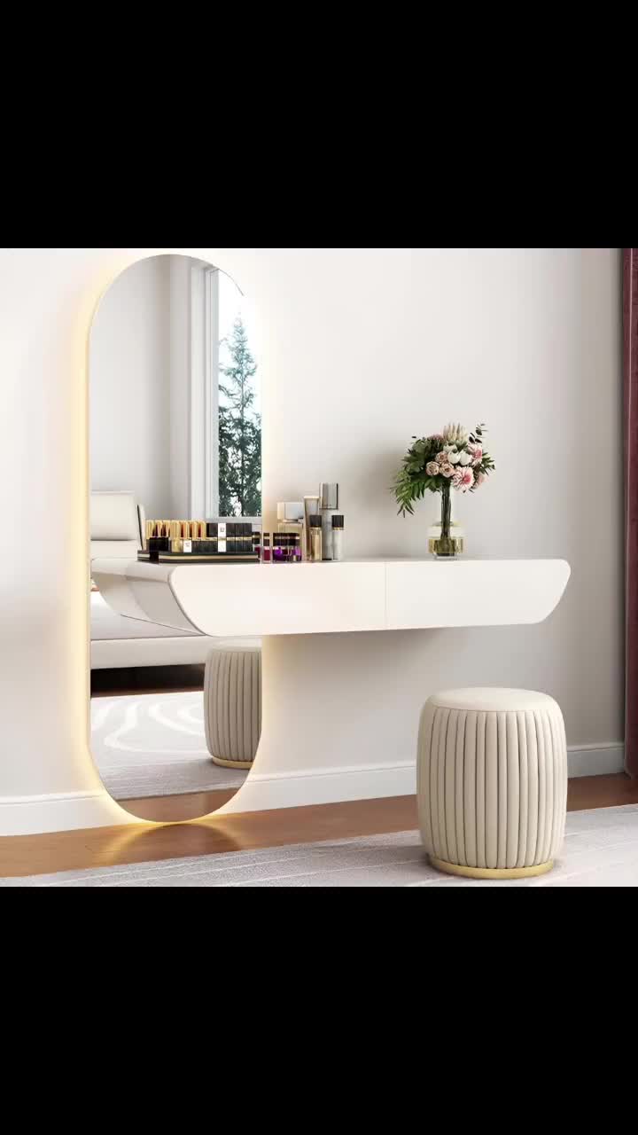 آینه ژیلو|آینه|سقز, |دیوار