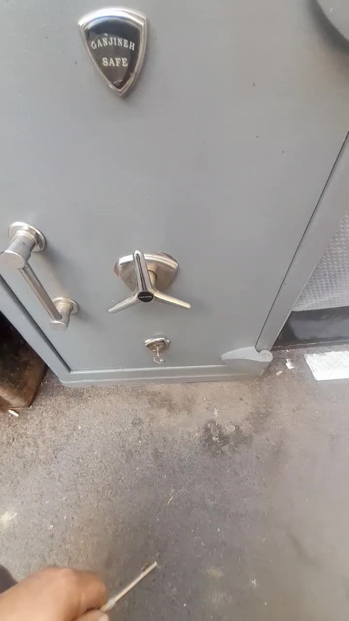 یک گاوصندوق نسوز   واقعا ضد دیلم وضد بازگشایی|ابزارآلات|فردیس, شهرک شهید حسینی|دیوار