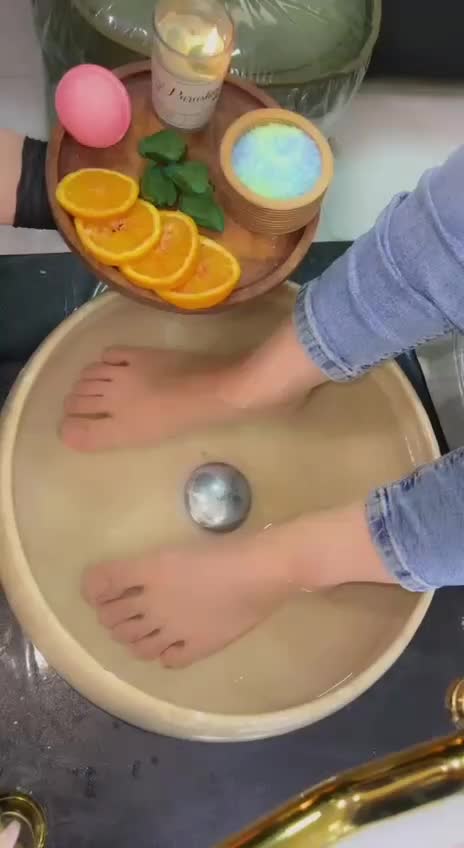خدمات  و آموزش تخصصی ناخن وپا به صورت حرفه ای|خدمات آرایشگری و زیبایی|تهران, نیروی هوایی (پیروزی)|دیوار