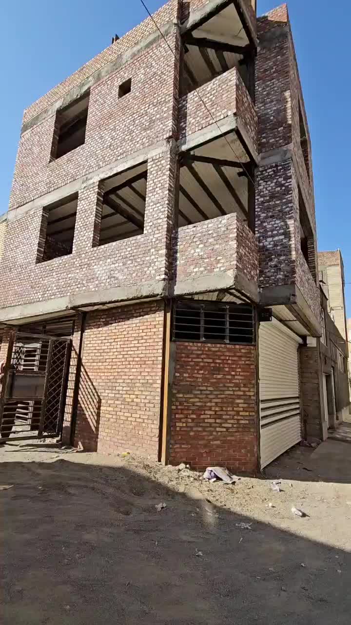 خونه نیمه کاره 3 طبقه با 1 مغازه 1 پارکینگ و 2خواب|فروش آپارتمان|بوکان, |دیوار