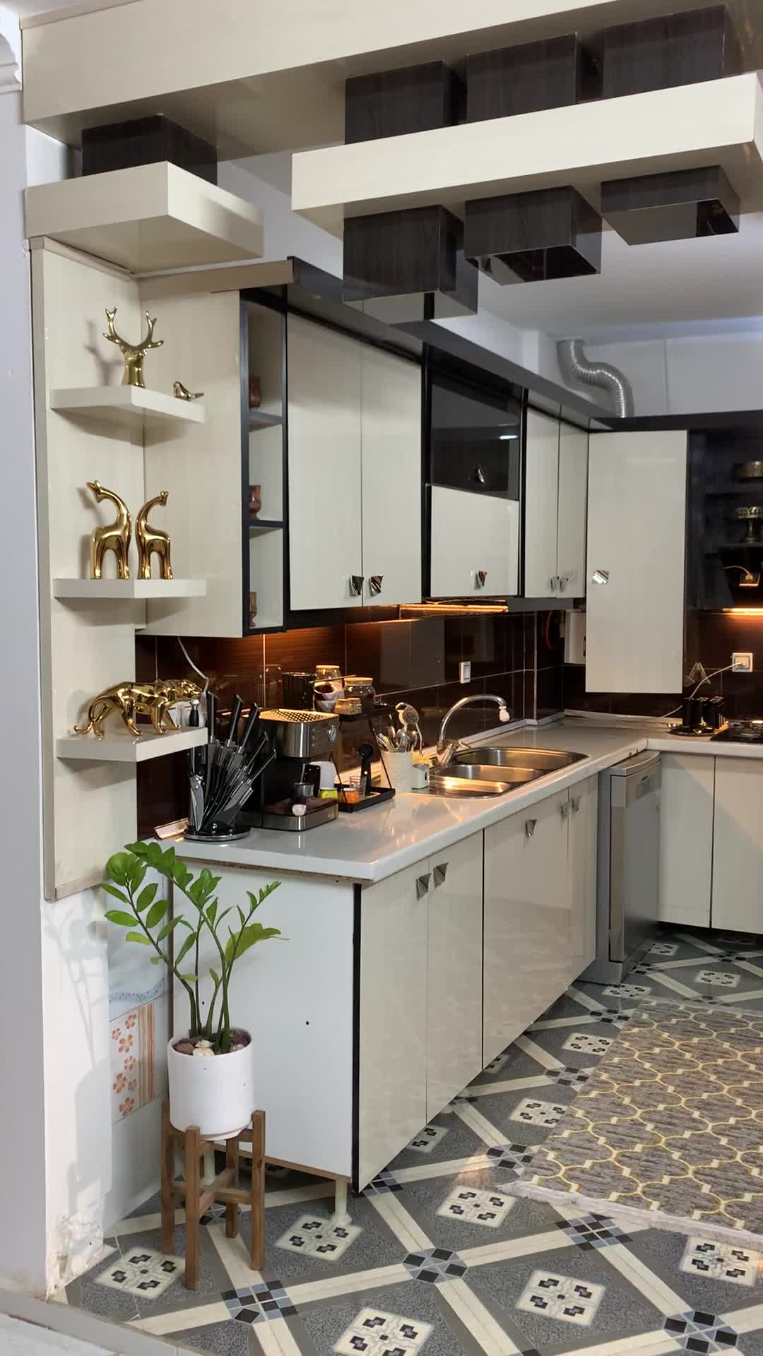 کابینت های گلاس|مصالح و تجهیزات ساختمان|باخزر, |دیوار