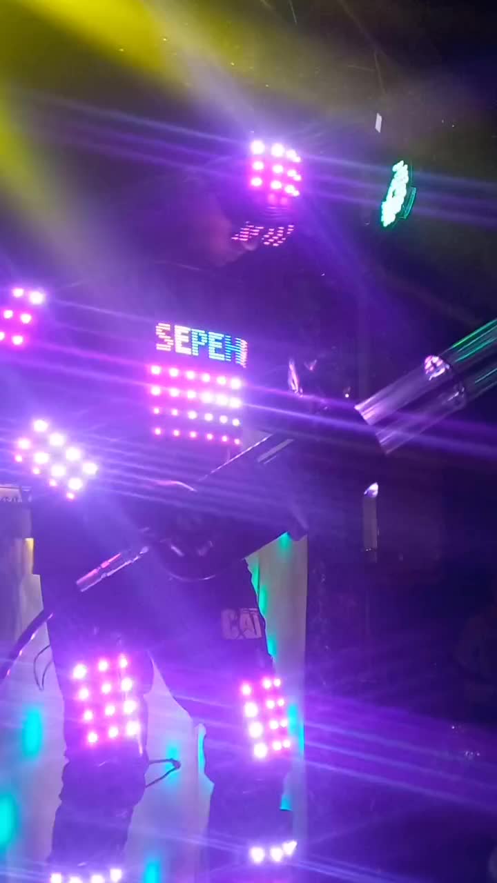 اجرای تفنگ گان کاغذپاش بهمراه لباس led|صوتی و تصویری|شیراز, کاراندیش|دیوار