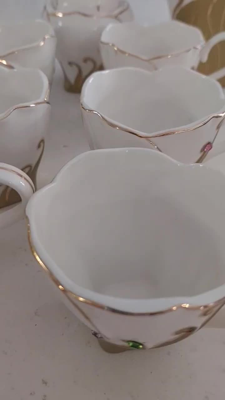 یک سرویس. چایخوری . نگین دار خارجی|ظروف سرو و پذیرایی|کوهسار (البرز), |دیوار