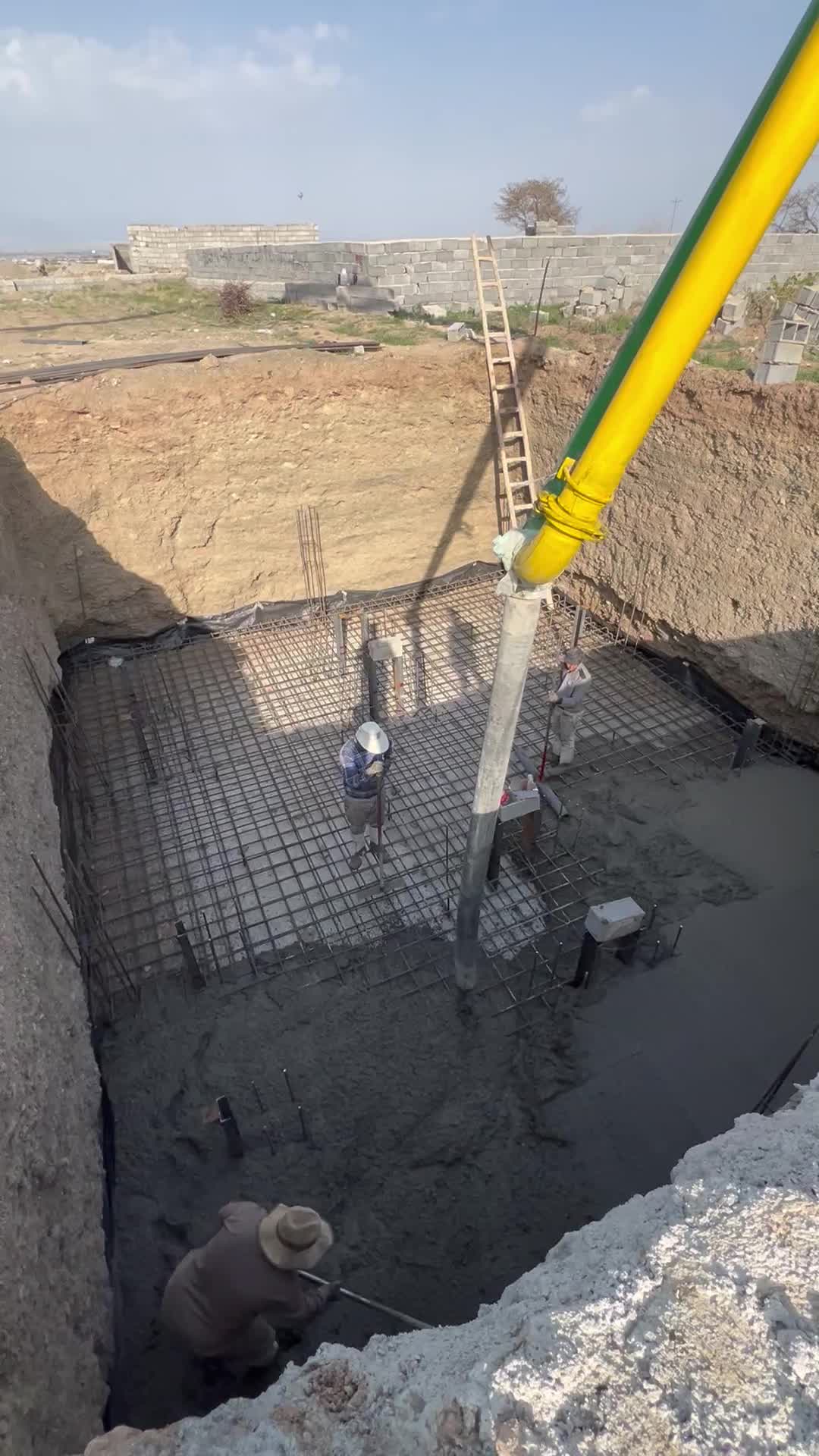 فروش بتن اماده بهمراه پمپ دکل وزمینی|خدمات پیشه و مهارت|مشهد, عسگریه|دیوار