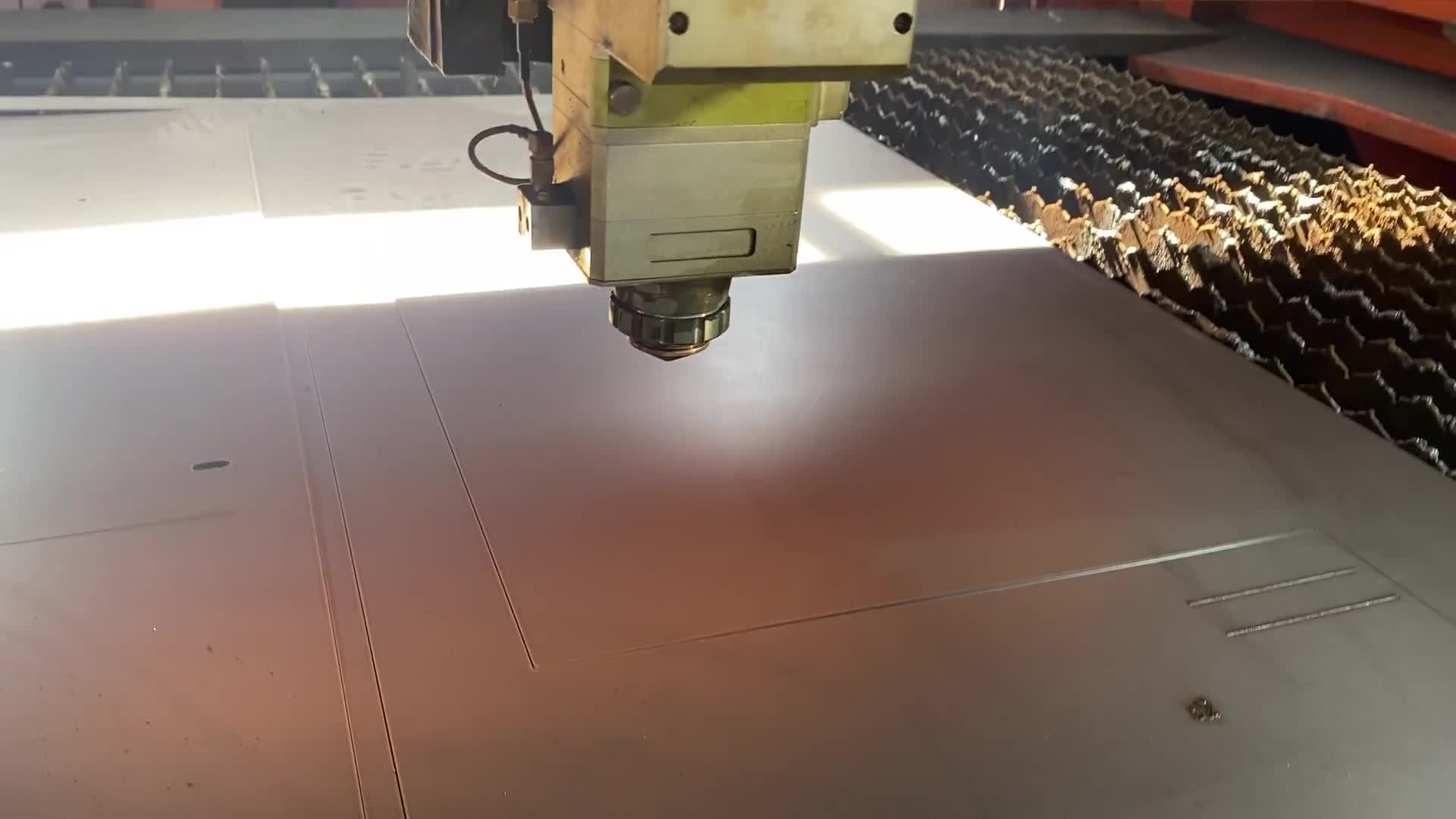 خدمات برش لیزر انواع فلزات با دقت بالا|خدمات پیشه و مهارت|اصفهان, محمودآباد|دیوار