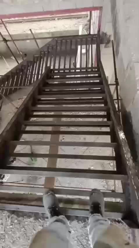 پله مدرن پله گرد پله معلق پله باکسی دوبلکسی پیچ|خدمات پیشه و مهارت|هشتگرد, طاووسیه|دیوار