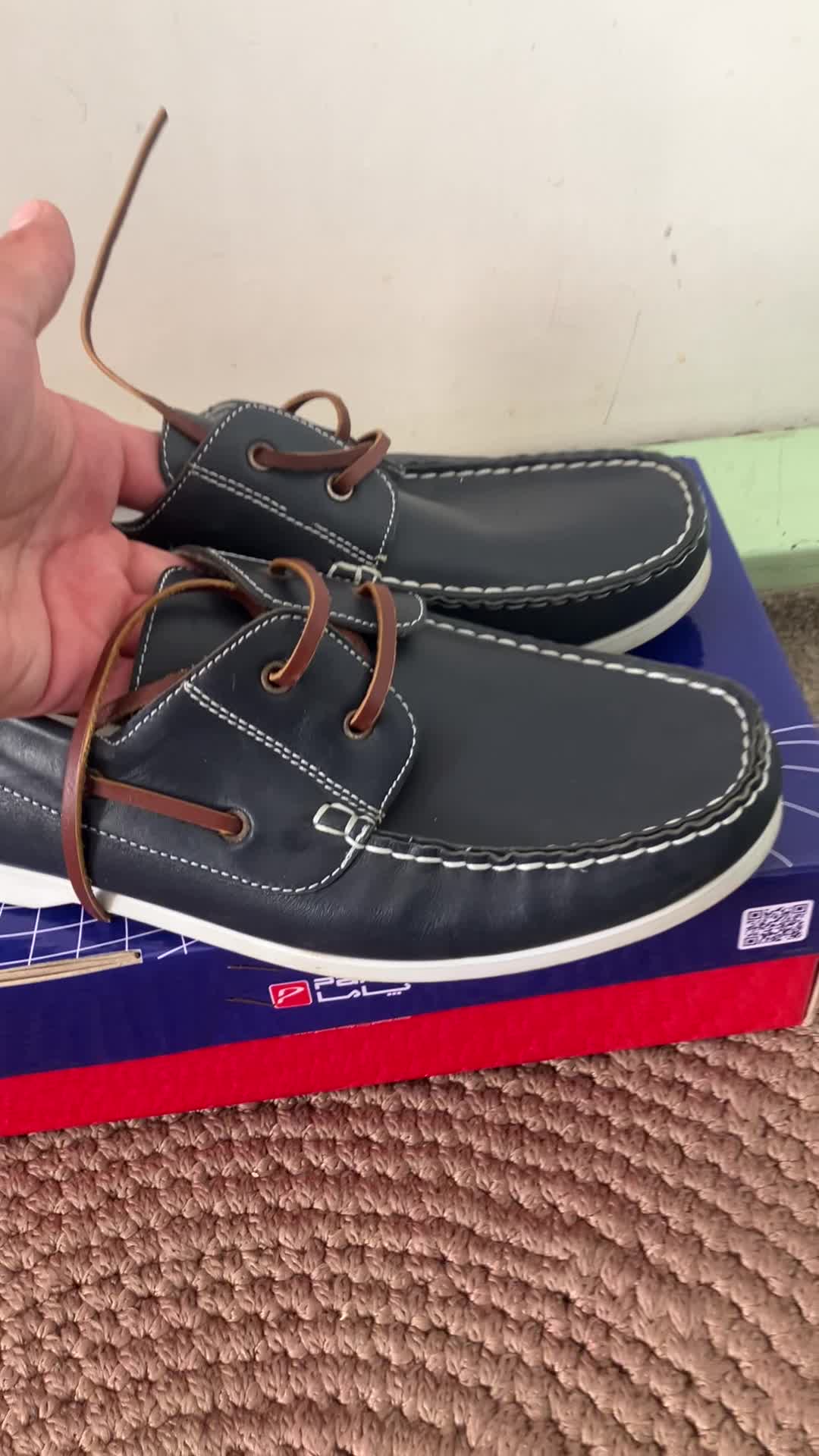 کفش|کیف، کفش، کمربند|مشهد, عامل|دیوار
