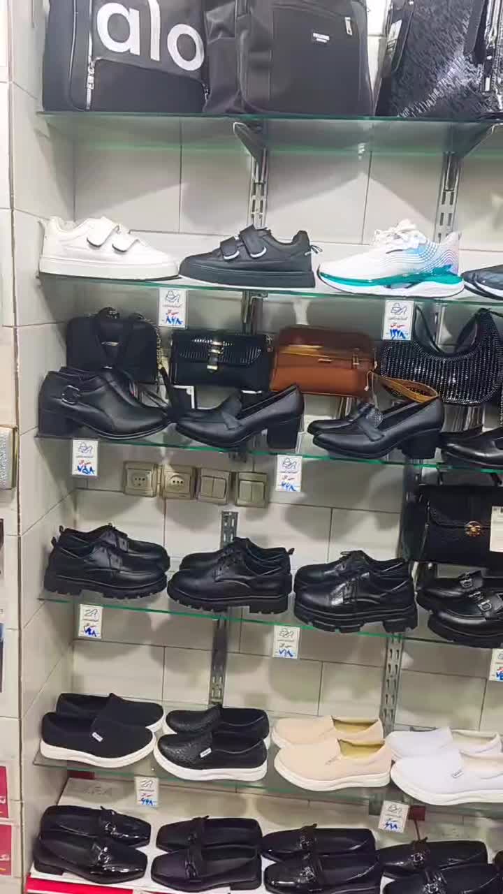 گالری کیف وکفش سی گل|کیف، کفش، کمربند|کاشان, گبرها|دیوار