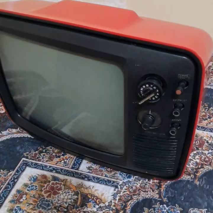 تلویزیون توشیبا قرمز جگری کاملا سالم نو روشن میشه|کلکسیون اشیاء عتیقه|اندیشه, اندیشه فاز ۴|دیوار