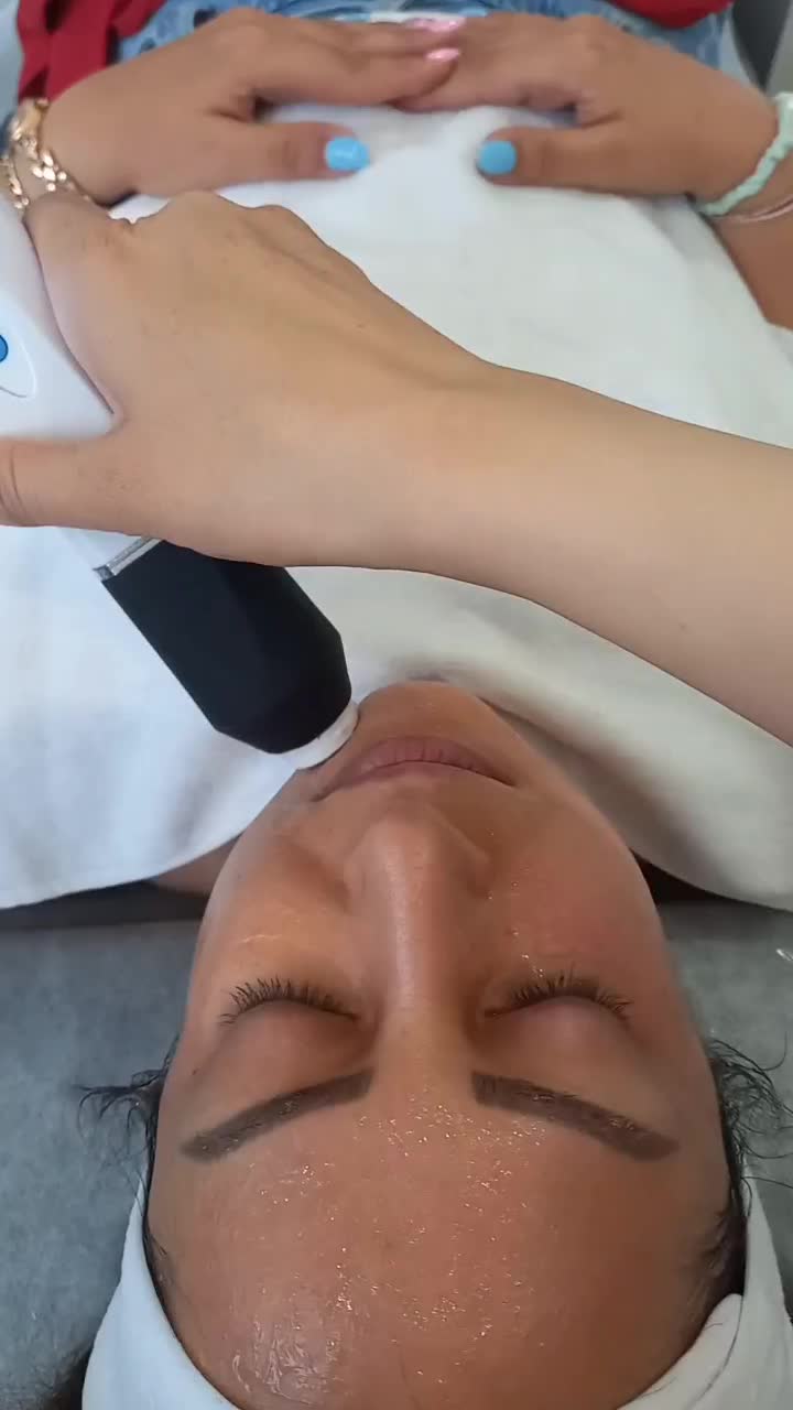 خدمات پوست صورت و دست در کلینیک|خدمات آرایشگری و زیبایی|اصفهان, عسگریه|دیوار