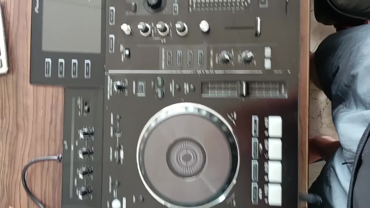 دستگاه دیجی rx1|آلات موسیقی|اندیشه, اندیشه فاز ۳|دیوار