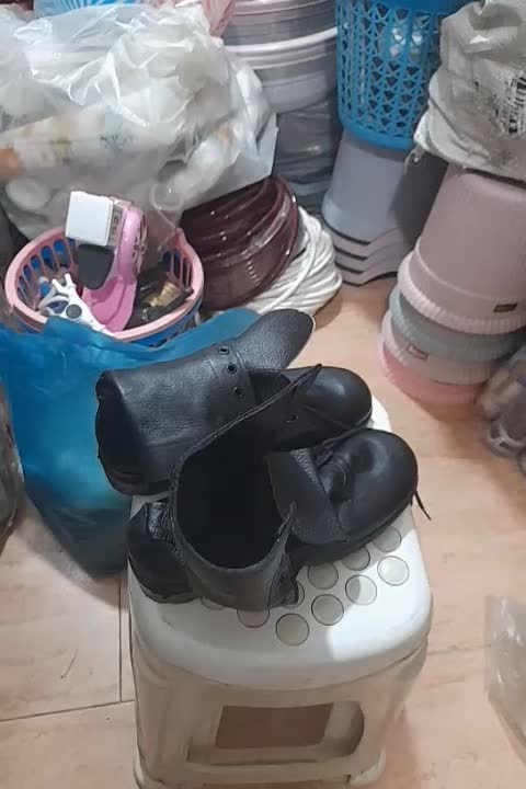 پوتین|کیف، کفش، کمربند|گنبد کاووس, |دیوار