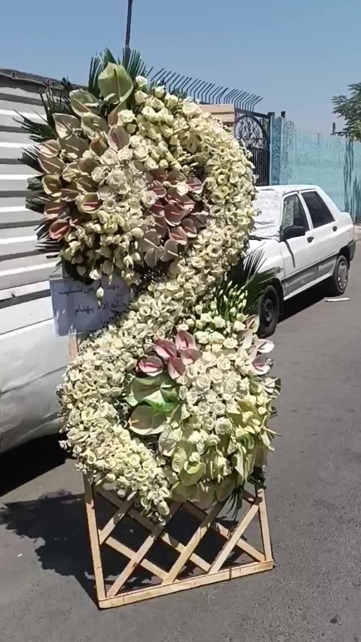 تاج گل ترحیم (گل‌های لاکچری)بازار گل|گل و گیاه طبیعی|تهران, جنت‌آباد جنوبی|دیوار