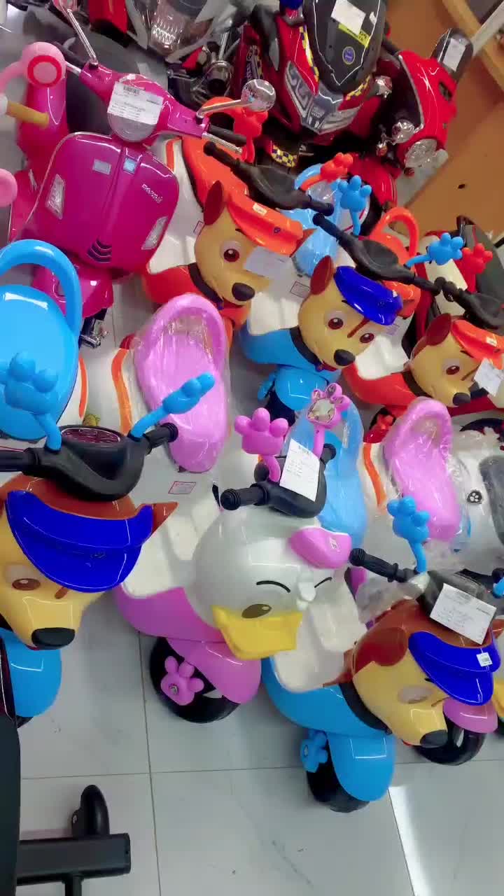 ماشین شارژی مسابقه ای تنوع بی نظیر|اسباب‌بازی بچه|اصفهان, شهرک ولیعصر|دیوار