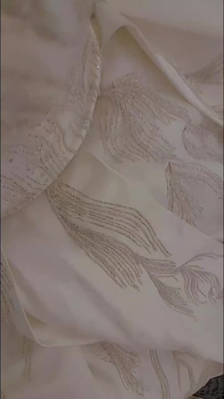 لباس عروس . نو.|لباس|قم, نیروگاه|دیوار