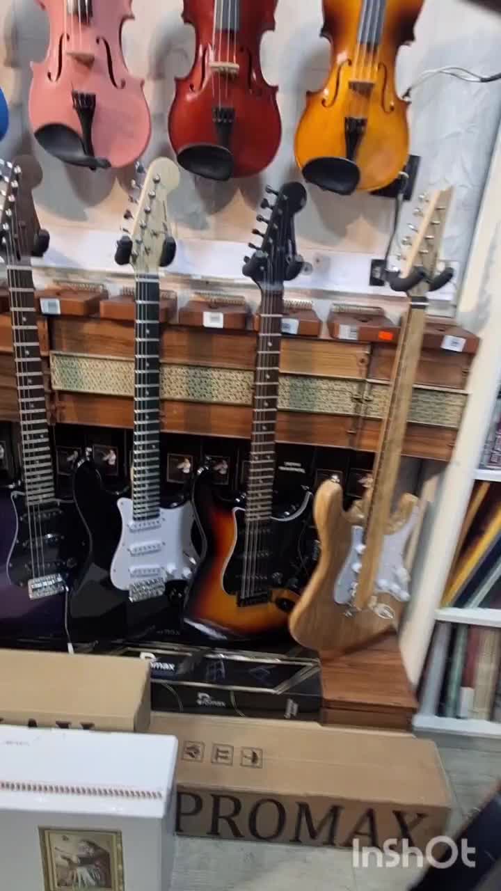 گیتار الکتریک|گیتار، بیس، امپلیفایر|رباط‌کریم, رباط‌کریم|دیوار