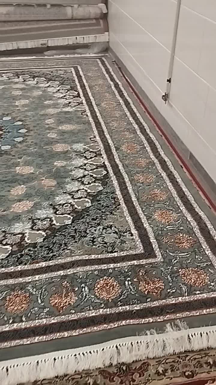 فرش نیلوفر بازرگانی فرش فرهادی  هفتصد وهزارودویست|فرش|اراک, |دیوار