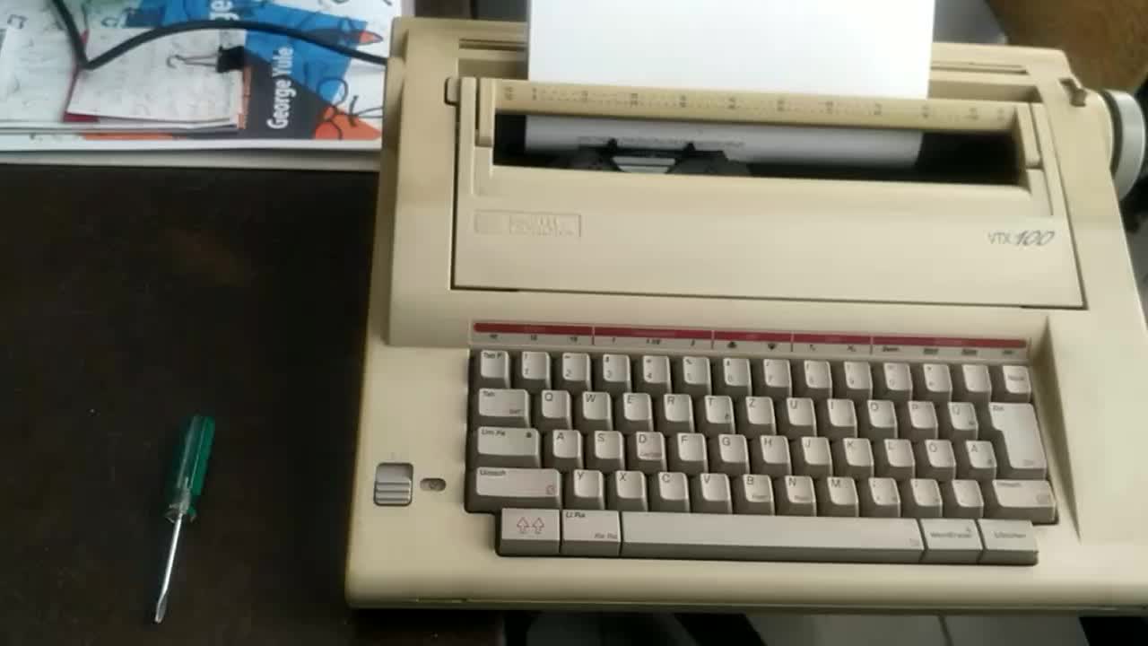 ماشین تایپ لاتین|کلکسیون اشیاء عتیقه|تهران, پردیسان|دیوار