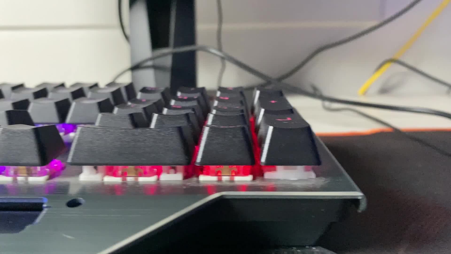 کیبورد گیمینگ Green مدل GK803-RGB|قطعات و لوازم جانبی رایانه|مشهد, امیریه|دیوار