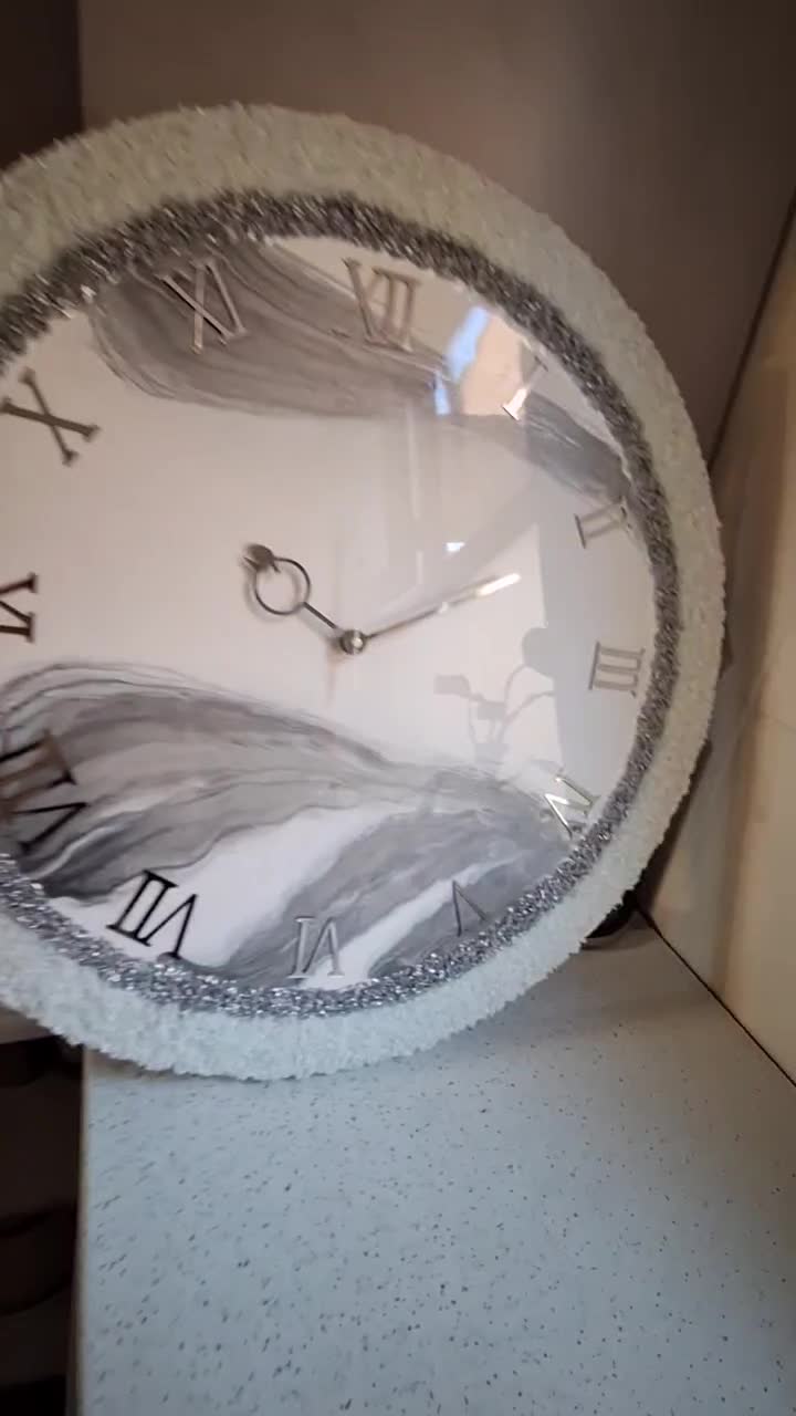 ساعت مدل کریستالی سفید طوسی|ساعت دیواری و تزئینی|تهران, سلسبیل شمالی|دیوار