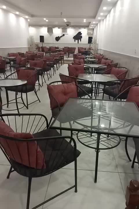 میز و صندلی لهستانی نو نو|کافیشاپ و رستوران|کرج, آتشگاه|دیوار