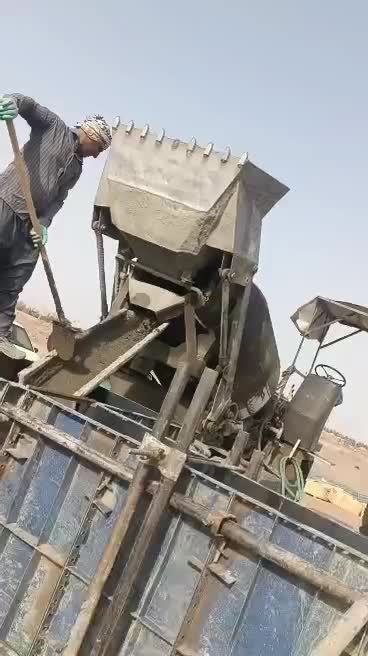 بتن ریزی کف با ماله پروانه ای واجاره اتومیکسر|خدمات پیشه و مهارت|ایرانشهر, |دیوار